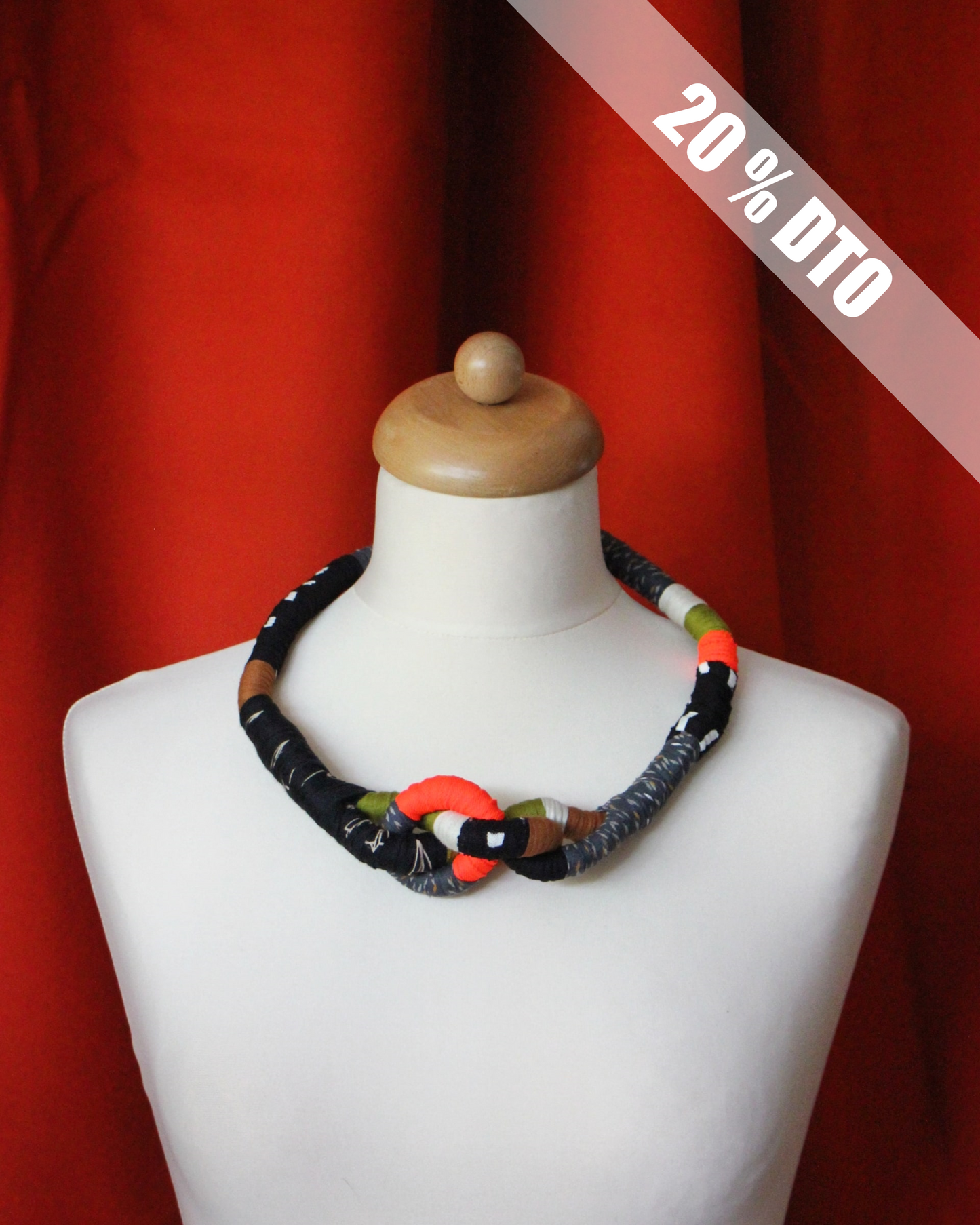 Collar Nudo 2022